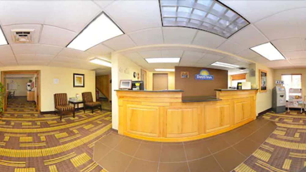 Days Inn By Wyndham Bismarck Exterior foto
