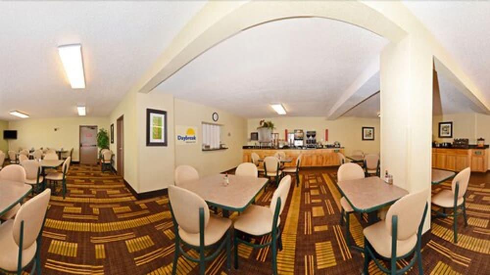 Days Inn By Wyndham Bismarck Exterior foto