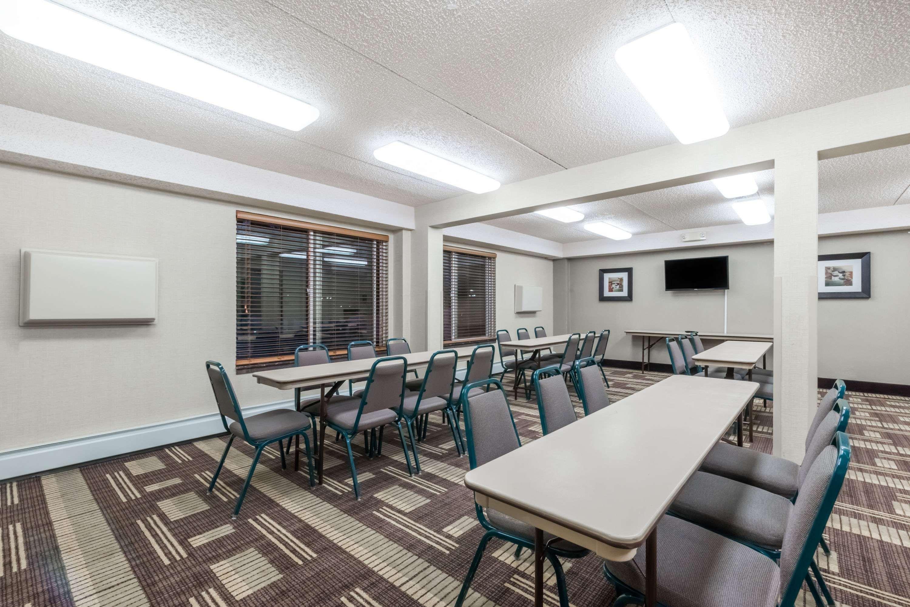 Days Inn By Wyndham Bismarck Exterior foto